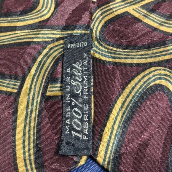 Vintage Geoffrey Beene Men's 100% Silk Tie -Interlocking Circle Motif - Picture 4 of 10